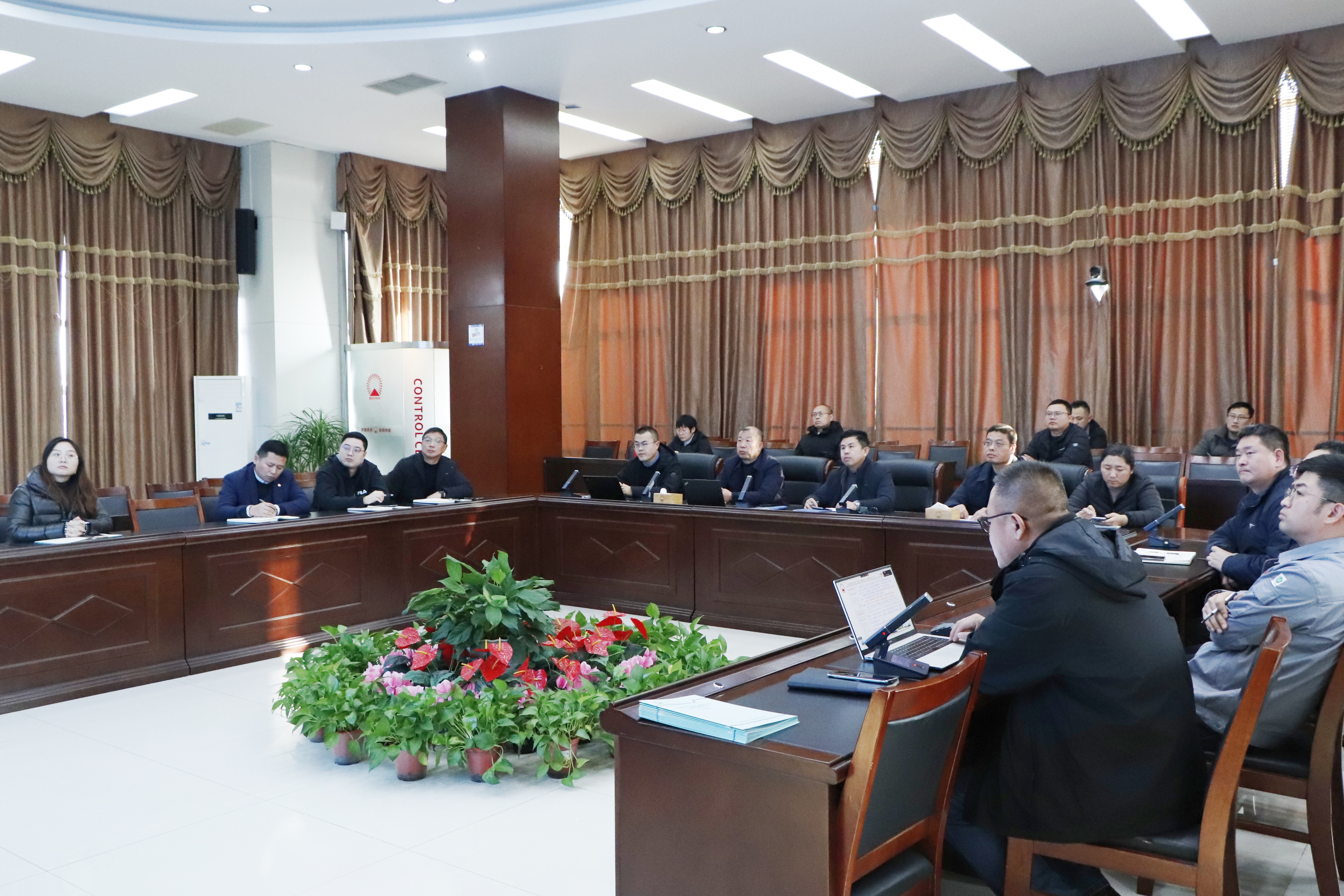 錨定安全底線(xiàn) 賦能高質(zhì)量發(fā)展 奧克股份召開(kāi) 2026 年首次安全生產(chǎn)委員會(huì)會(huì)議